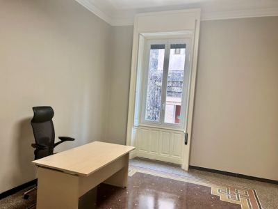 Affittasi una o due stanze uso studio.